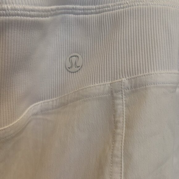 Size 14 Lululemon Dance Studio High-Rise Short 3.5" White Like new - Picture 10 of 12